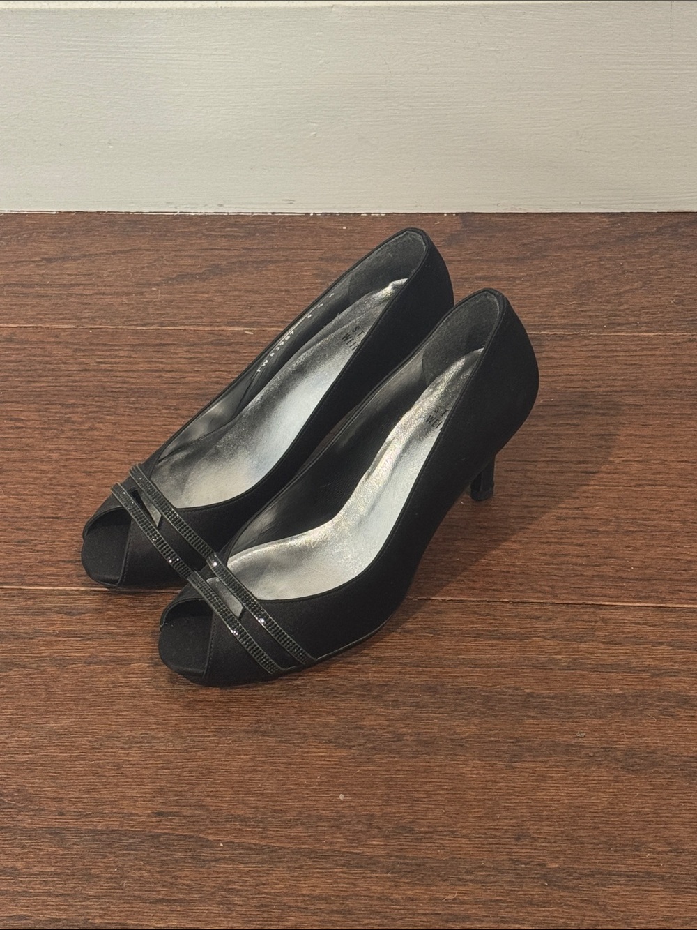 Stuart Weitzman Black Women's Peep-Toe Kitten Heel Pumps Size 6.5